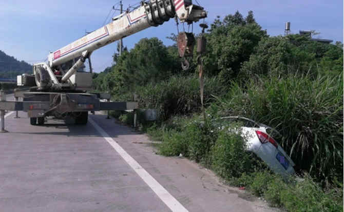 玛沁重载吊车救援